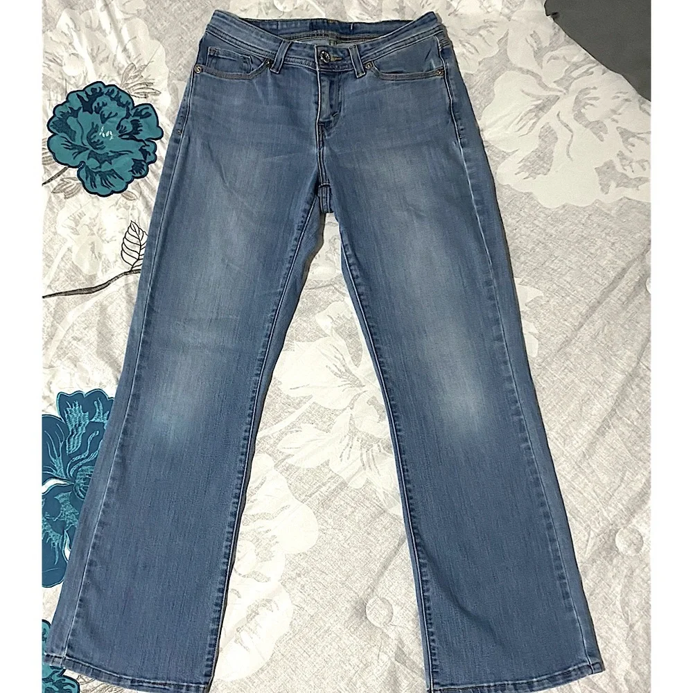Levi’s Light Wash Flare Jeans - Picture 9 of 15